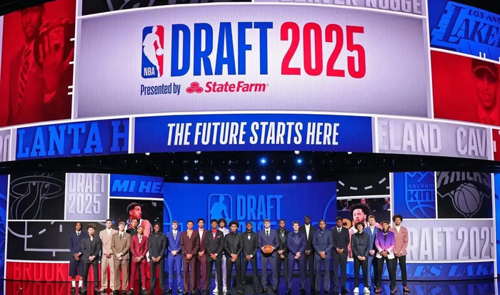 单季273记三分封神！克努佩尔力压弗拉格，当选年度最佳新秀|NBA|明尼苏达森林狼队|VJ-埃奇库姆|康-克努佩尔|丹佛掘金队_新浪体育_新浪新闻